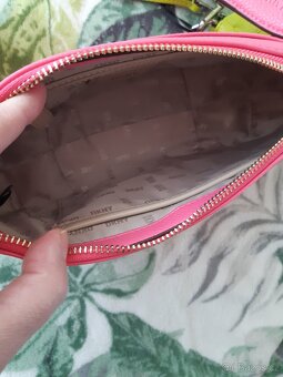 Originál DKNY Crossbody kabelka, růžová a neon. zelená - 5