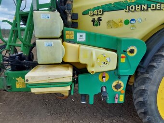 postřikovač John Deere 840 - 5