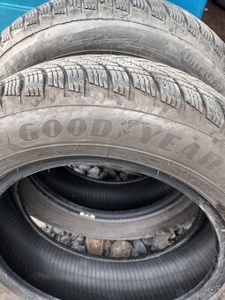 Prodám použité zimní pneumatiky 2ks. Goodyear Ultragrip - 5