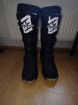 Motokrosová přilba a boty - 5