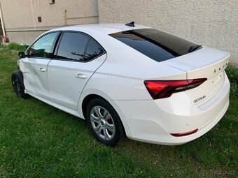 Predám havarovanú Škoda octavia 4 2.0tdi 85 kW 2023. - 5