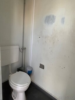 WC / sanitární kontejner / 5x pisoár / 4x WC - 5