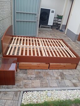 Prodám manželskou postel + Noční stolek ZDARMA - 5