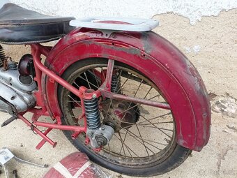 ČZ 125c export červena verze - 5