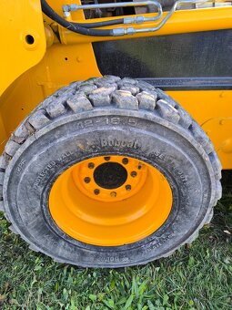 Smykový nakladač Case XT 60 strongco - 5