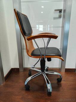 Prodám kancelářskou dřevěnou židli - 5