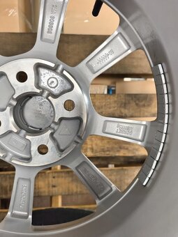 HYUNDAI R15/4x100/NEJAZDENA ORIGINÁL ZIMNÁ SADA - 5