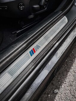 BMW E90 335i M-paket, R19, manuál, úpravy – 280 kW - 5