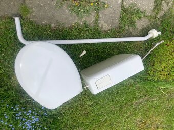 WC s nádržkou a trubkou - 5