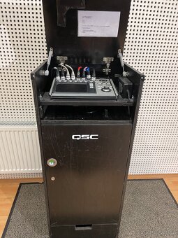 KOMPLETNÍ SESTAVA QSC - mix, aktivní subwoofer, aktivní boxy - 5