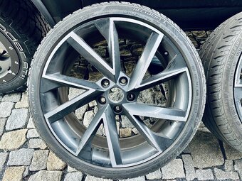 Originál kola VEGA 8,0J x 19“ ET45 s pneu 235/35 R19 Superb - 5