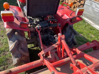 Traktor s rotovatorem - 5