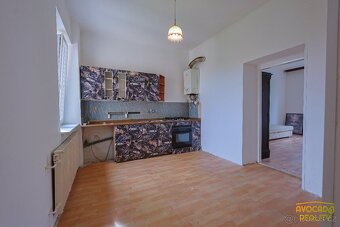 Prodej prostorného bytu 3+1 (93 m²) s vlastní zahrádkou - 5