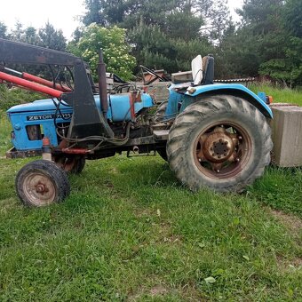 Traktor s čelním nakladačem - 5
