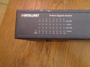 INTELLINET 16-Port Gigabit Switch - 5