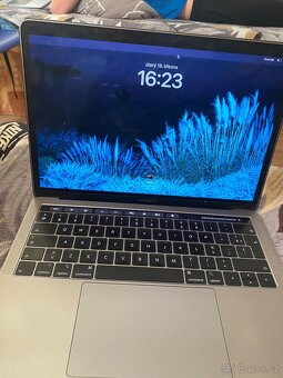 MacBook Pro 13,3" Touch Bar 256GB vesmírně šedý (2018) - 5