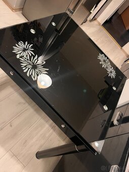 Prodám jídelní stůl - 5