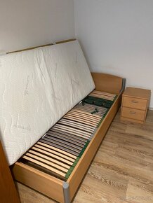 Postel 100x200 s matrací a roštem + stolek - 5
