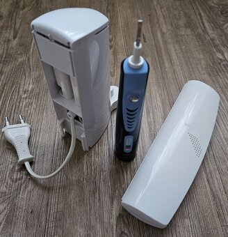 PRODÁM SADU 2KS KARTÁČKŮ ORAL-B PROFESSIONAL CARE 8850 + PŘÍ - 5