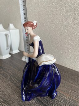 Porcelánová figura Dáma v kobaltovém Royal DUX Czechoslovaki - 5