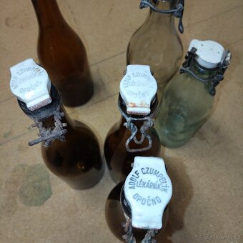 Staré láhve s keramickým uzávěrem - 5