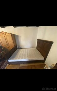 Historická dřevěná postel vyřezávaná bez matrace - 5