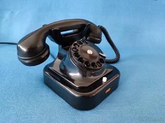 BAKELITOVY RETRO TELEFON značky TESLA. - 5