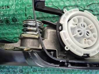 pouzdro pravého vnějšího zrcátka manuální ovládání VW Polo ( - 5
