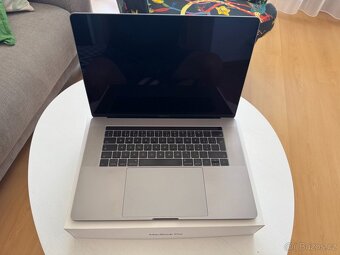 MacBook Pro 15" CZ | 16 GB | 256 GB | Touch Bar | 2016 - 5