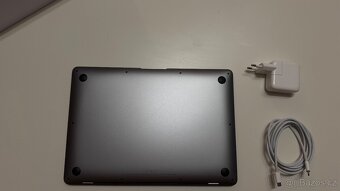 Macbook Air 2020 13,3palců - 5