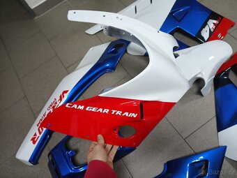 Prodám komplet kapotáž na motocykl Honda VFR 400 nc24 - 5