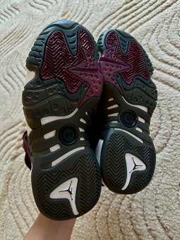 vínově červené tenisky Air Jordan, vel 36,5 cm - 5