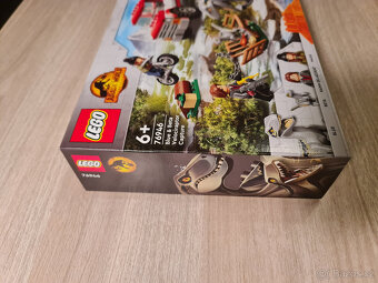LEGO® Jurassic World 76946 Odchyt velociraptorů Blue a Bety - 5