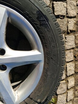 Prodám zimní Alu kola 215/65R16 - 5