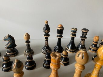 šachy staré dřevěné šachy stará hra šach figurky dřevo - 5