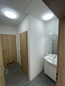 Hala včetně administrativy. - 5