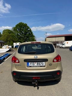Osobní automobil Nissan Qashqai 2.0 4WD - 5
