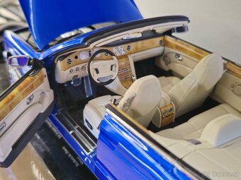Bentley Azure 2006 1:18 Minichamps - 5