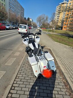 Harley Davidson Road Glide CVO - 5
