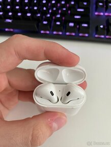 Apple AirPods Gen. 1  POTŘEBA VÝMĚNY BATERKY VE SLUCHÁTKÁCH - 5