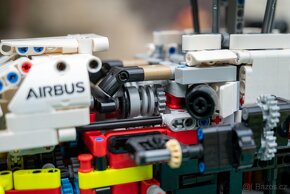 LEGO Technic 42145 Záchranářský vrtulník Airbus H175 - 5