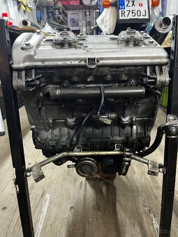 Motor Kawasaki ZXR750J1 a karburátory - 5