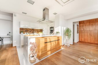 Luxusní 3+kk 139 m2 v nejvyšším patře včetně terasy 47 m2 a - 5