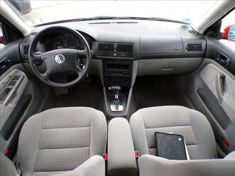 Volkswagen Golf 1,6 i AUTOMAT - 5