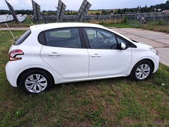 Peugeot 208 - 5