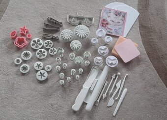 Formičky na cukroví, vypichovače a vykrajovátka na marcipán - 5