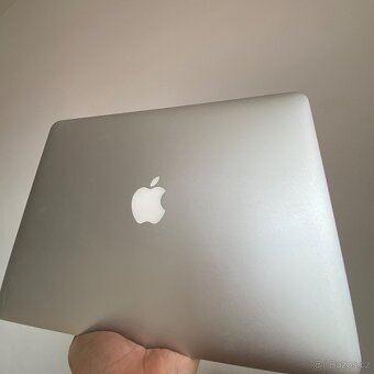 MacBook Air 2017 + externí disk 1TB + Guess obal - 5