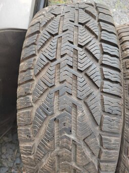 Prodám zánovní zimní pneu 195/55/15 Kormoran Snow 95H - 5