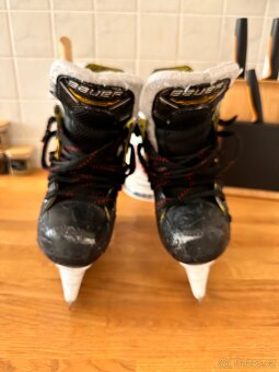 Brusle BAUER SUPREME M4 - vel. 3 EE - 5