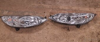 Přední světla Peugeot 407.Rok stará, Cena je za 1 kus 1900kč - 5